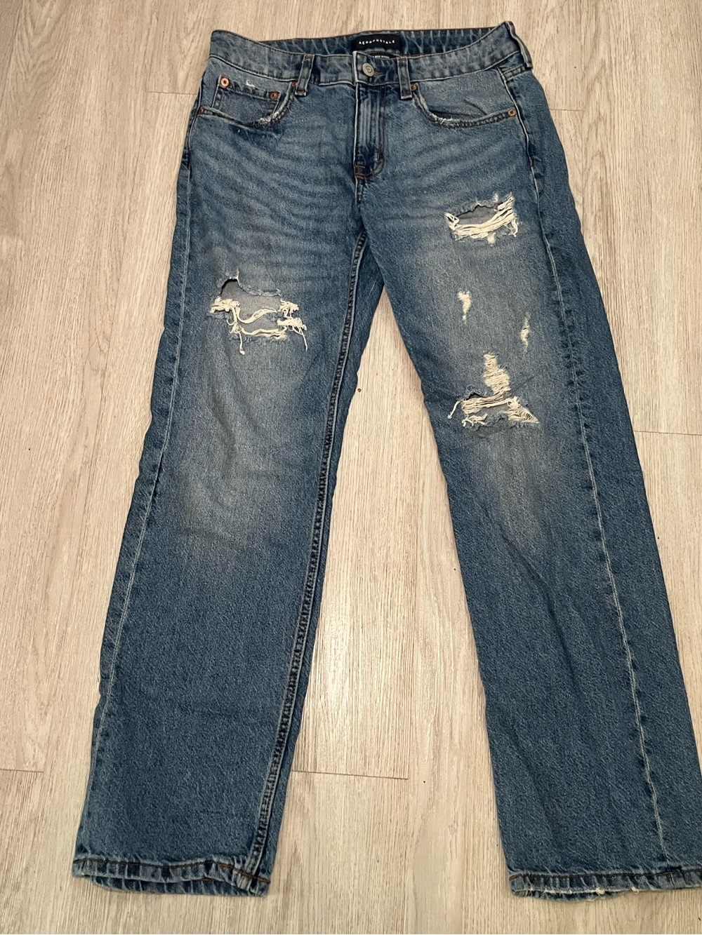 Aeropostale Low Rise Baggy Straight Leg Ripped Jeans 4R